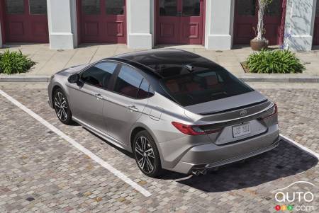 Toyota Camry 2025, arrière