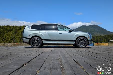 Hyundai Ioniq 9 2026, de profil