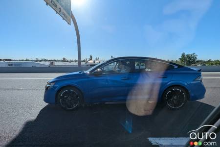 Nissan Sentra 2026, de profil