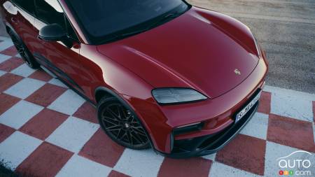 2026 Porsche Macan GTS, hood