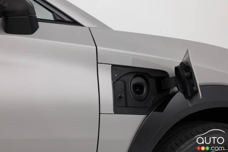 Lexus 550e 2026, charging port