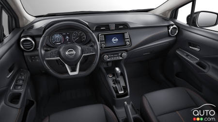 Nissan Versa, interior