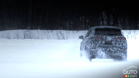 2022 Mitsubishi Outlander, in the snow