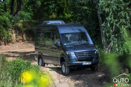 Mercedes-Benz Sprinter 2023, trois quarts avant