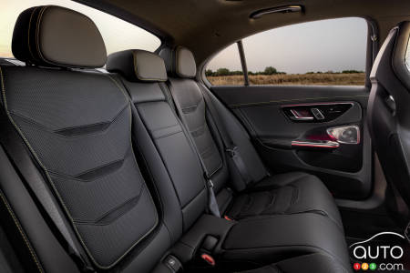 Mercedes-AMG C 63 S E Performance, second row seating