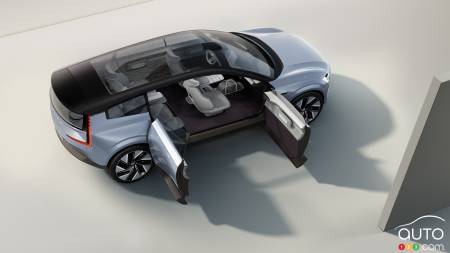 Volvo Concept Recharge, open doors