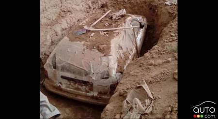 La Toyota Corolla enterrée du mollah Mohammar Omar, fig. 2