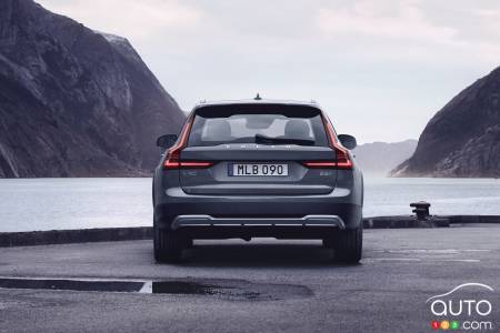 L'arrière de la Volvo V90 Cross Country 2024