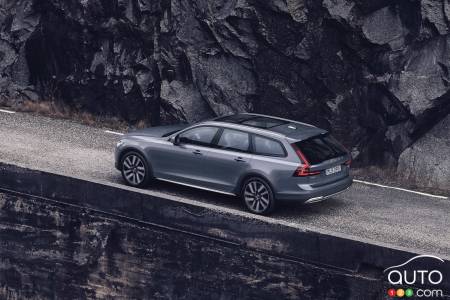 2024 Volvo V90 Cross Country grey