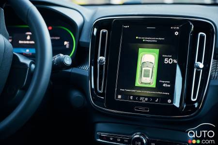 The screen of the Volvo XC40 Recharge, during charging, fig. 2