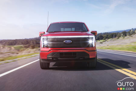 2022 Ford F-150 Lightning, front