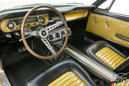 La Ford Mustang 1965 or, intérieur