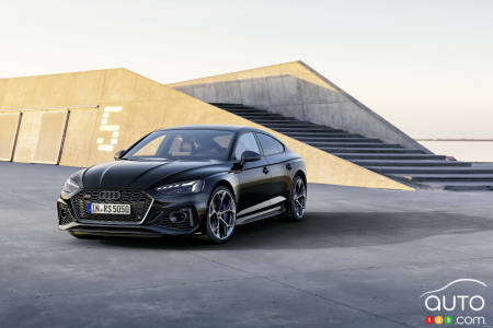Audi RS5 2023, noir, trois quarts avant