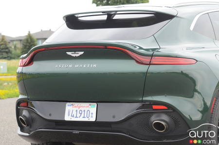 2021 Aston Martin DBX, hatchback, exhaust pipes