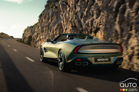 Aston Martin Vanquish Volante 2026, sur la route