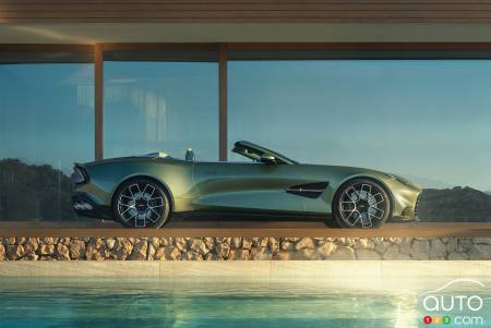 Aston Martin Vanquish Volante 2026, de profil