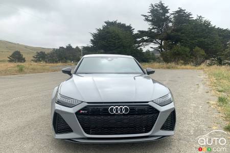 Front of 2024 Audi RS7 Sportback Performance