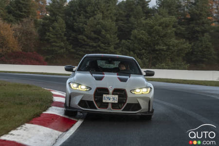 The BMW M4 CSL 2023 on the track at Mosport