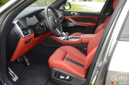 BMW X5 M 2020, sièges