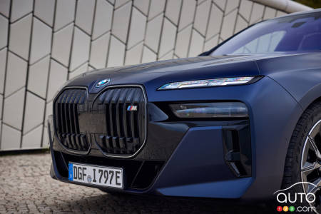 Glimpse of the new 2024 BMW i7 M70 xDrive