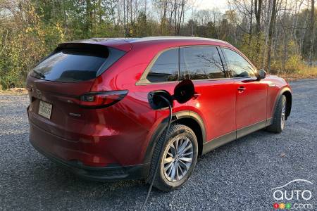 Electric 2024 Mazda CX-90