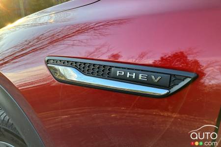 Logo PHEV sur le Mazda CX-90 PHEV