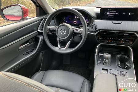 L'intérieur de Mazda CX-90 2024