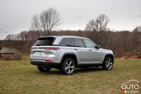 2022 Jeep Grand Cherokee, three-quarters rear