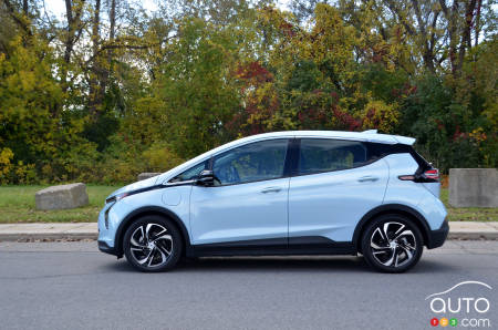 White 2022 Chevrolet Bolt EV