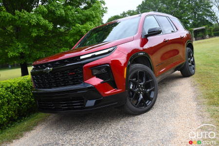 2024 Chevrolet Traverse RS, three-quarters front