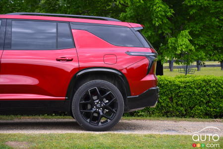 2024 Chevrolet Traverse RS, view of that side panel