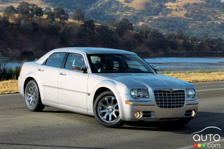 2006 Chrysler 300 - Profile