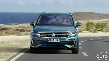 2022 Volkswagen Tiguan, front