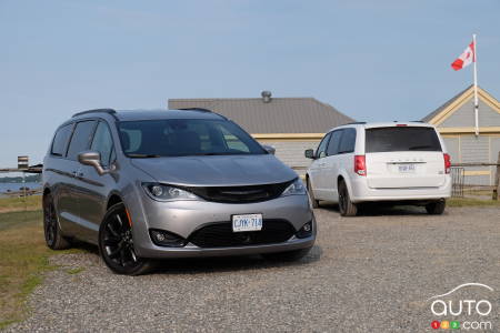 La Chrysler Pacifica, et une Dodge Grand Caravan