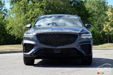 2022 Genesis GV70, front