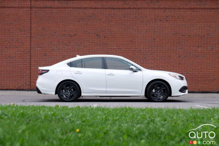 Subaru Legacy, de profil