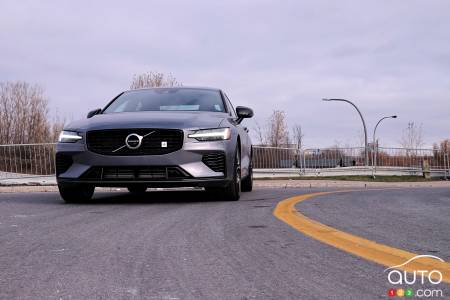 2020 Volvo S60 T8, front