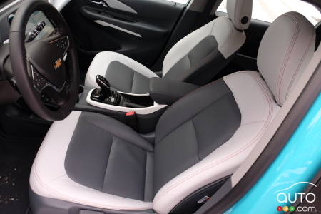 2020 Chevrolet Bolt, front-row seats