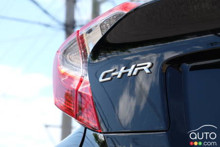 Toyota C-HR 2020, nom, feux arrière