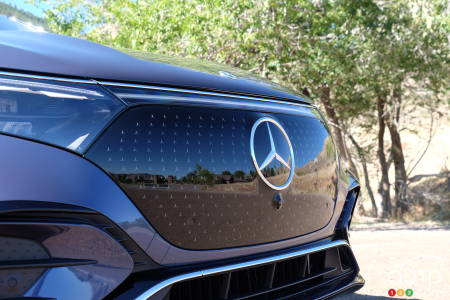 2023 Mercedes-Benz EQS SUV, front grille