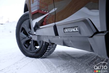 Subaru Outback, wheel, nameplate