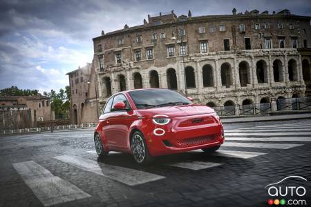 2024 Fiat 500e red