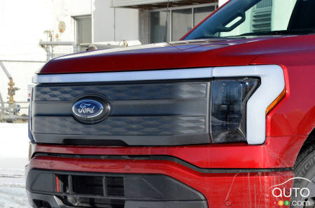 2023 Ford F-150 Lightning Lariat - Front
