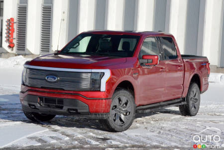 2023 Ford F-150 Lightning Lariat - Three-quarters front