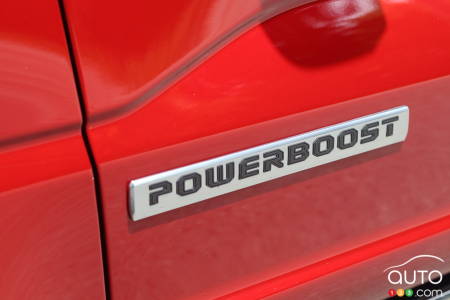 Logo PowerBoost du Ford F-150 PowerBoost 2023