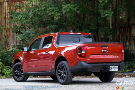 2023 Ford Maverick Hybrid Lariat red