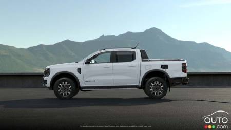 Le nouveau Ford Ranger PHEV 2025, de profil