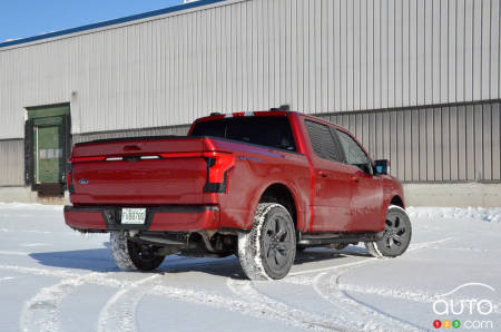 Ford F-150 Lightning Lariat 2023 - Trois quarts arrière