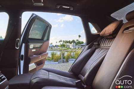 2023 Genesis G90, VIP seat