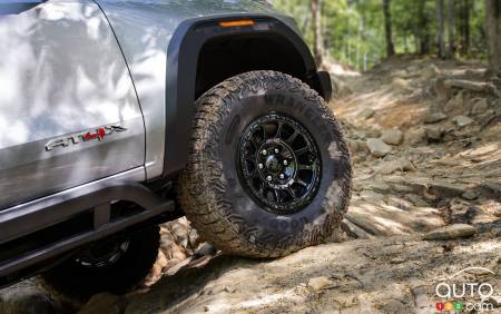 Wheel of 2024 GMC Canyon AT4X AEV